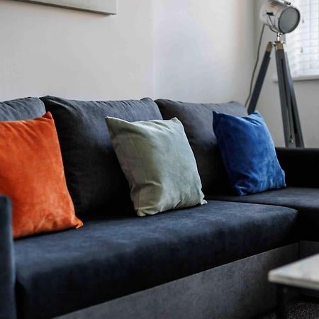 2 Bedroom House-Driveway - Bournemouth Hospital - Long Stay Discounts - Lima Apartments Ltd Exteriér fotografie