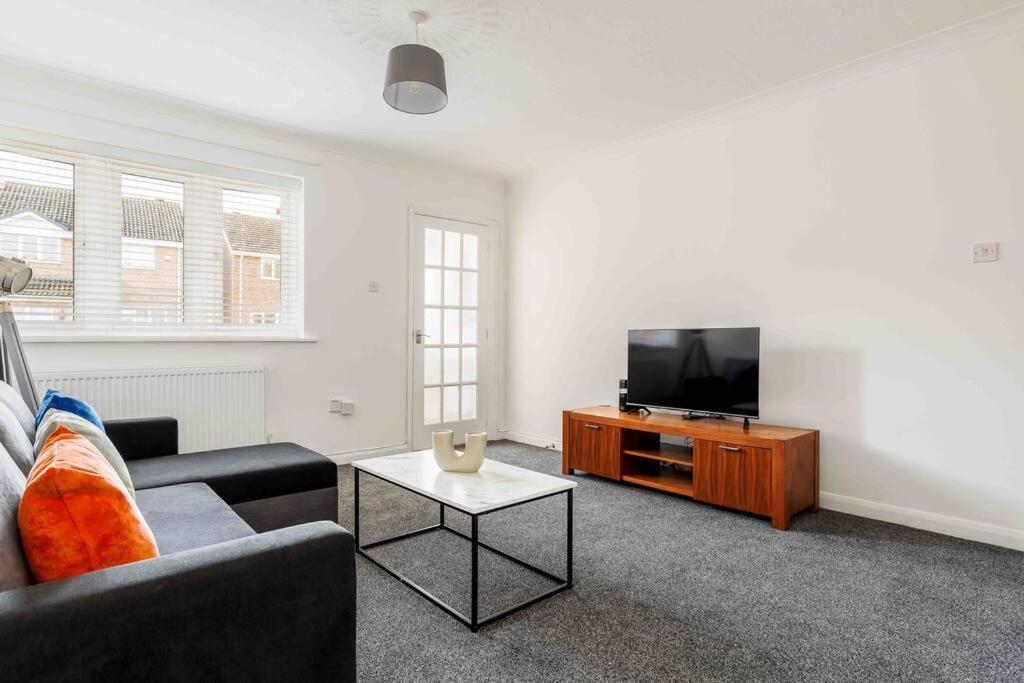 2 Bedroom House-Driveway - Bournemouth Hospital - Long Stay Discounts - Lima Apartments Ltd Exteriér fotografie