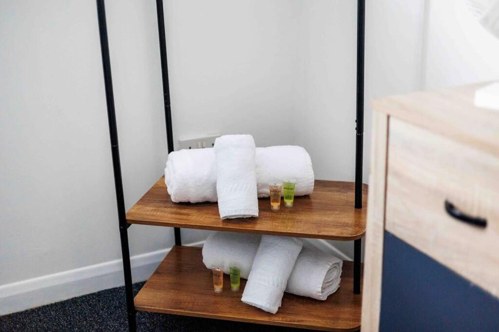 2 Bedroom House-Driveway - Bournemouth Hospital - Long Stay Discounts - Lima Apartments Ltd Exteriér fotografie
