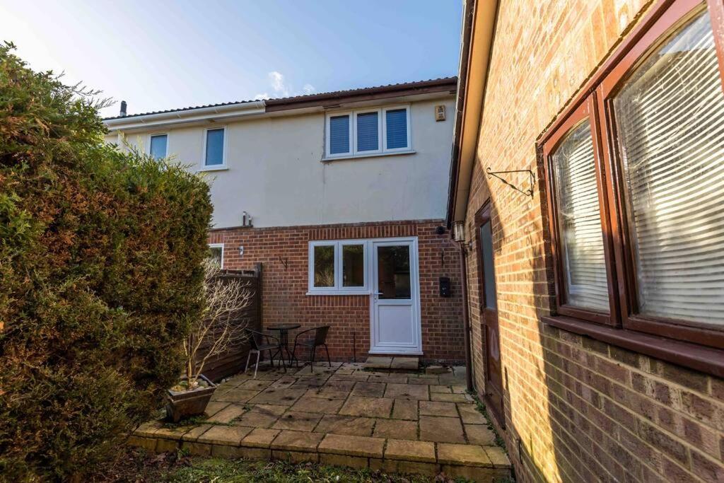 2 Bedroom House-Driveway - Bournemouth Hospital - Long Stay Discounts - Lima Apartments Ltd Exteriér fotografie