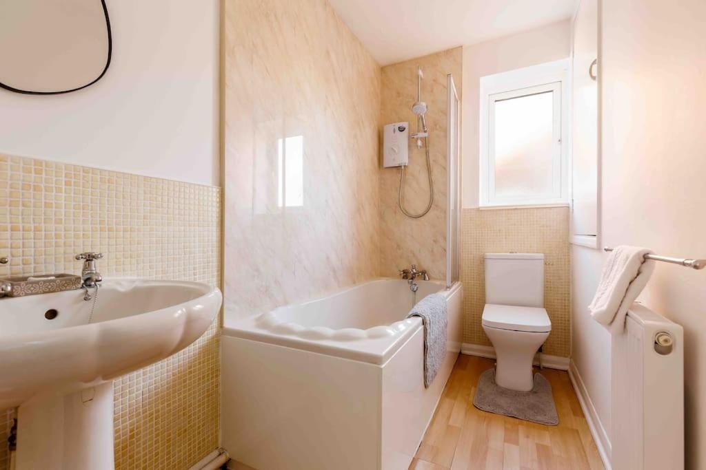 2 Bedroom House-Driveway - Bournemouth Hospital - Long Stay Discounts - Lima Apartments Ltd Exteriér fotografie