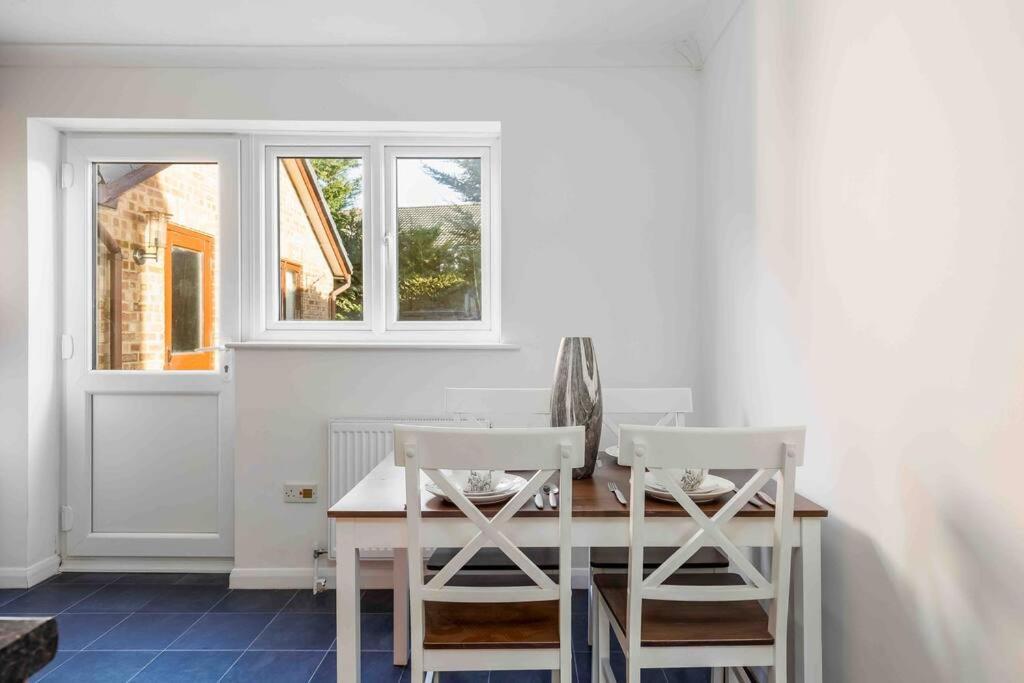 2 Bedroom House-Driveway - Bournemouth Hospital - Long Stay Discounts - Lima Apartments Ltd Exteriér fotografie